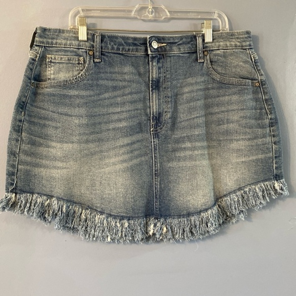 NWT Celebrity Pink Festival Skirt